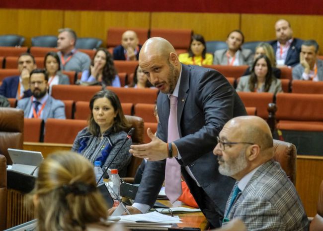 Alonso (Vox) aprovecha una moción sobre Riesgos Laborales para criticar la exhumación del dictador