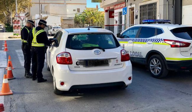 La Policía Local de Adra detiene a un individuo en busca y captura