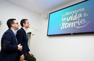 La ciudad de Almería lleva su "sonrisa" a FITUR