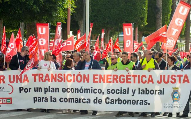 Trabajadores de las empresas auxiliares de la central de Carboneras reclaman un plan de recolocación