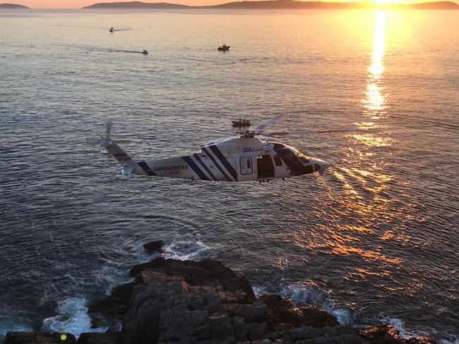 Un helicóptero de Almería rescata a tres pescadores en La Rábita