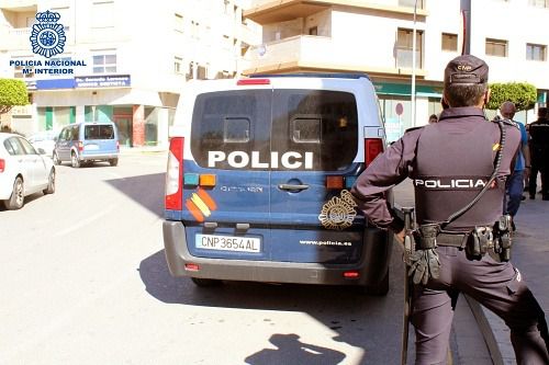 Un ciclista huye de la Policía Nacional y acaba detenido por atentado a la autoridad