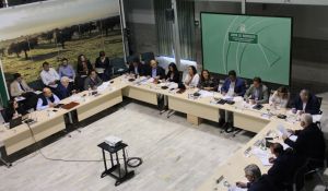 La Mesa Agraria acuerda que la Junta pida celeridad al Gobierno en la rebaja del IRPF