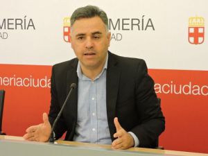 El PSOE critica el retraso en el reparto de material escolar