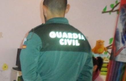 Pintan 'El que la hace la paga' en el muro de un cuartel de la Guardia Civil del Almanzora