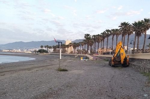 Adra prevé medidas transitorias en la fase 2 para el baño en las playas