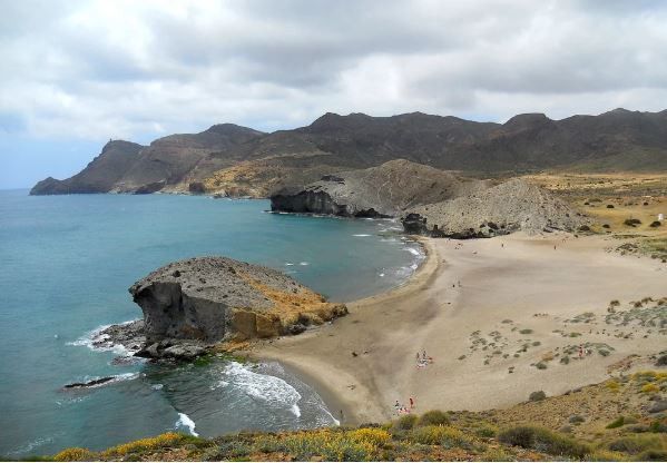 Las aguas de baño de Almería están en condiciones óptimas