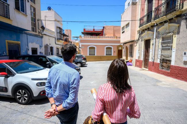 El Ayuntamiento remodela plazas para ofrecer espacios “más amables”