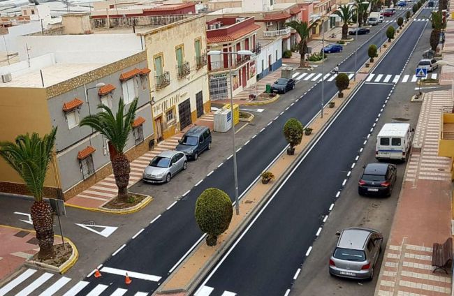 Adra recibe un archivo histórico sobre la construcción del Puente del Río