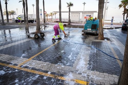 Limpieza intensiva ese domingo en 23 calles de El Zapillo