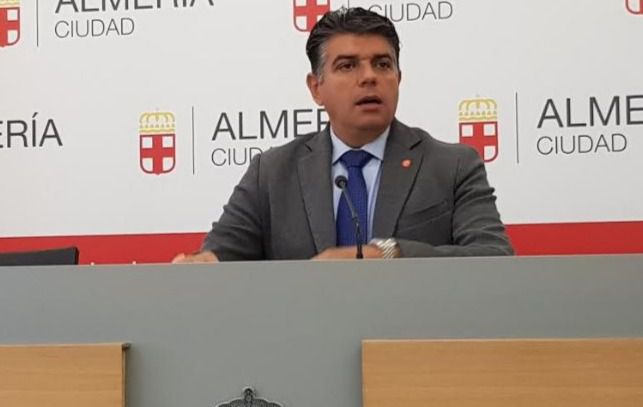 Cazorla: “Es urgente un plan de apoyo al comercio de proximidad en Almería”