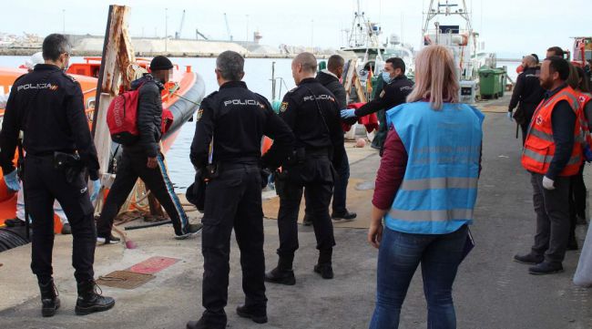 Rescatadas 25 personas en varias pateras en Almería