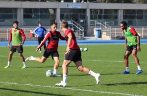 Entrenamiento intenso de la UD Almería por los partidos que tiene pendientes