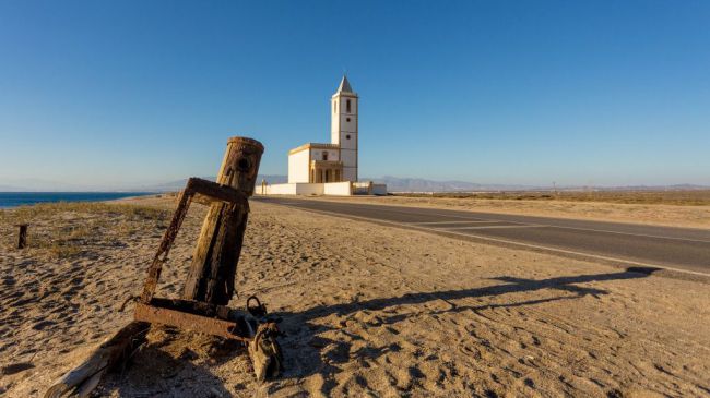 ‘Sin-plastic-zamos’ llega a Almería con dos ultrafondistas que recorrerán 240 km de la costa