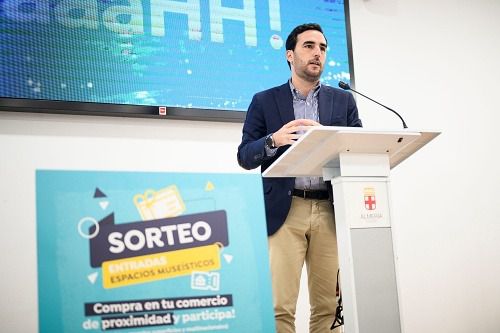 Carlos Sánchez recuerda al PSOE la rebaja fiscal que ha hecho al comercio