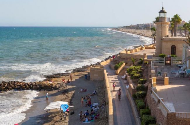 Roquetas de Mar renueva como Zona de Gran Afluencia Turística