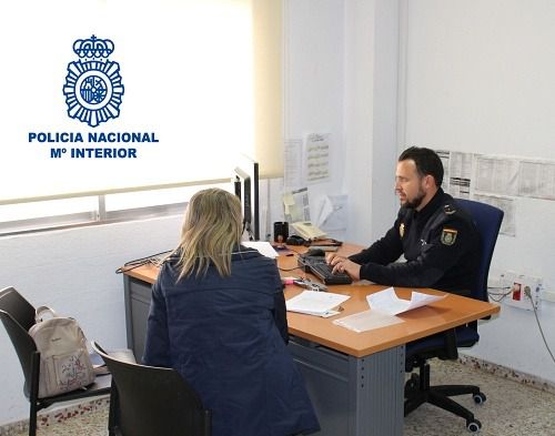 La cuidadora y su cómplice roban 25.000 euros a una discapacitada