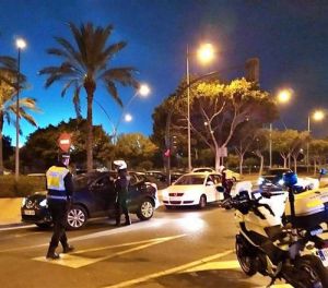 Persecución en taxi y a pie por Alicante tras saltarse el cierre de Almería