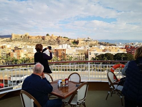 Almería concentra el 9,4% del turismo que llega a Andalucía