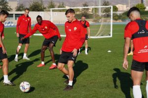 Gimnasio y sesiones a puerta cerrada para preparar el partido con el Girona