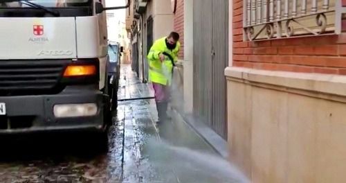 Dispositivo de limpieza intensiva en el barrio de La Cañada