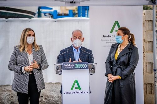 La Junta adjudica por 1,7 millones de euros el edificio multiusos del puerto de Roquetas