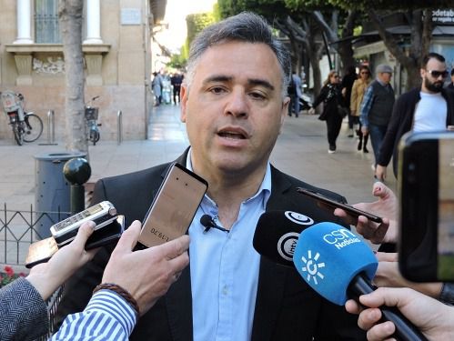 El PSOE pide explicaciones los trámites hechos para que el aeropuerto se denomine “Antonio de Torres”