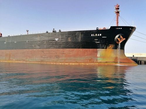 El petrolero Aldan ya ha pagado su multa por contaminar y dejará Almería