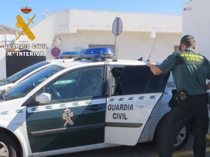 Le sorprenden robando en Santa María del Águila