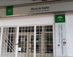 Las oficinas del SAE de Almería funcionan con un tercio de la plantilla