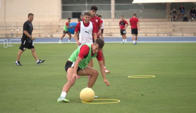 El Almería se prepara a puerta cerrada para el partido del lunes