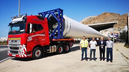 El Puerto de Almería reanuda el envío de palas a un parque eólico de Alemania