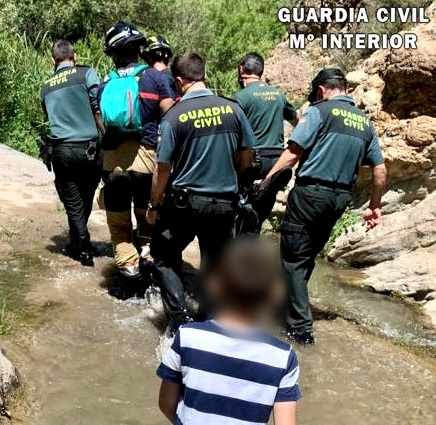 La Guardia Civil auxilia a un senderista accidentado en los Canales de Padules