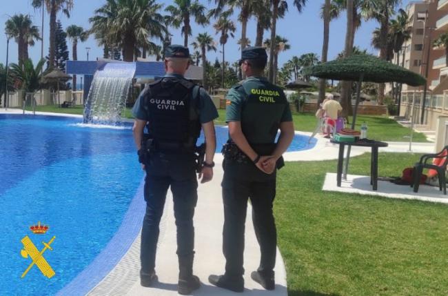 Guardia Civil rescata a dos perros y auxilia a tres personas en Almería