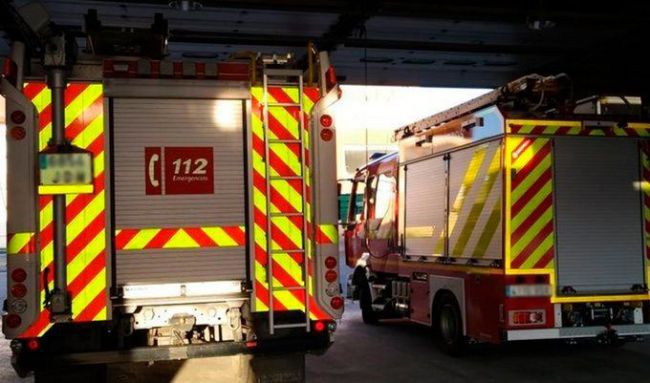 Cuatro personas afectadas por inhalación de humo en el incendio de una vivienda en Almería capital