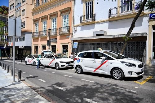 Ayuntamiento y Junta se unen para acabar con los taxis ilegales