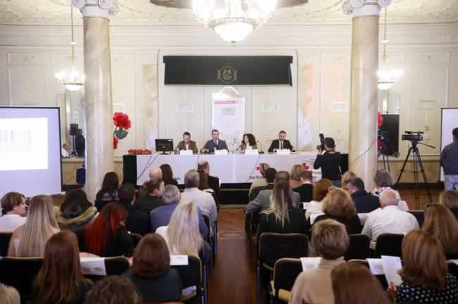 El alcalde felicita a todas las empresas que en Almería “hacen bien las cosas”