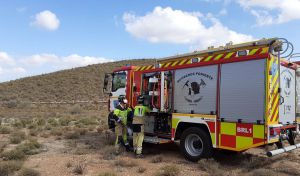 Controlado el incendio declarado en el acceso a Punta Entinas en Roquetas de Mar