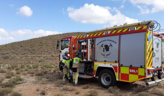 Controlado el incendio declarado en el acceso a Punta Entinas en Roquetas de Mar