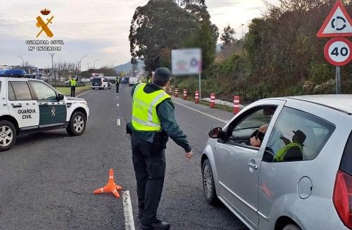 Un herido en una colisión en cadena de un camión y cuatro turismos en la A-7 en Roquetas