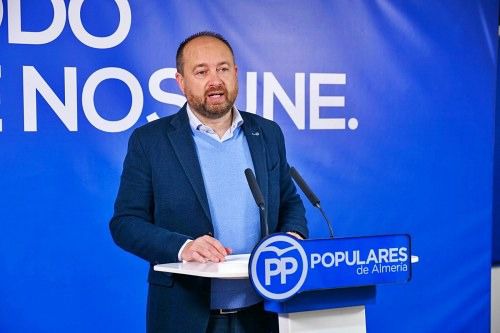 El PP afirma que Juanma Moreno viene a Almería a solucionar lo que el PSOE dejó pendiente