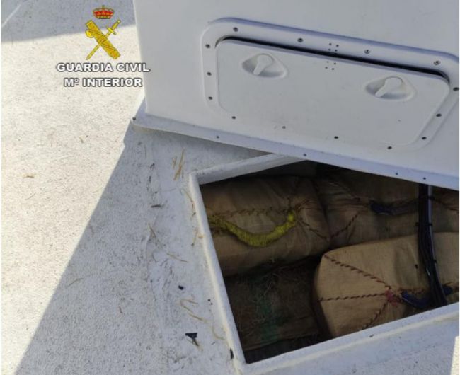 La Guardia Civil incauta 773 kilogramos de hachís en un doble fondo de una embarcación de recreo