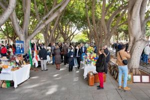 Cruces, Western y Rastro de Antigüedades marcan el puente de mayo en Almería