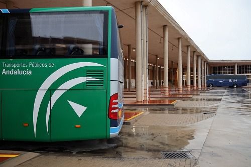 El Consorcio de Transporte incrementa en 8 las conexiones entre Roquetas y Almería