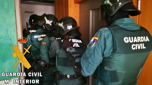 Denuncian una agresión a seis guardias civiles en Roquetas de Mar