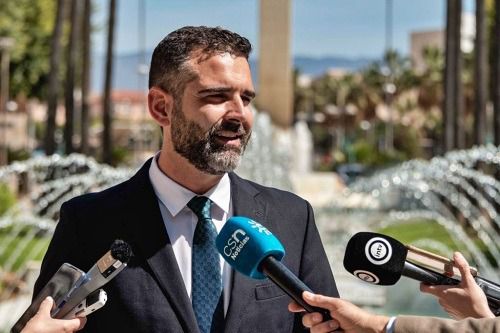 Fernández-Pacheco lamenta que Espadas anteponga los intereses de Sánchez a los de Andalucía