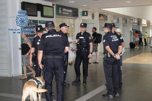 Detenidos por robar seis viviendas y una panadería