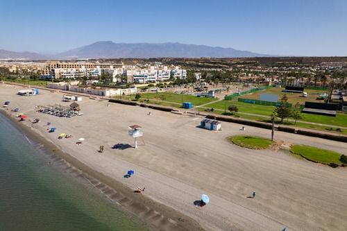 Las aguas de las playas de Almería siguen estupendas para el baño