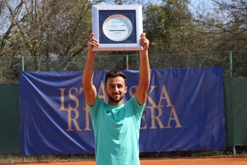 El tenista almeriense Javi Barranco gana su segundo título del año en la Riesco Cup de Oviedo