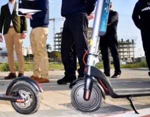 Vícar anima a ir andando, en bici o en patín al cole